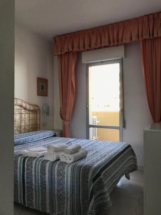 Estudios Y Apartamentos Benal Beach เบนัลมาเดนา ภายนอก รูปภาพ